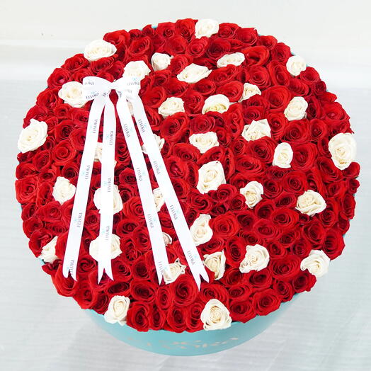RED AND WHITE ROSES SCARLET BOX