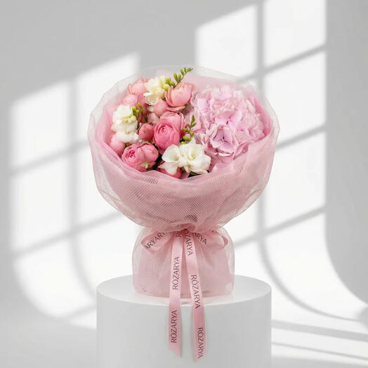 Облако розового кварца: Гортензия, Ранункулюс   Фрезия Люкс