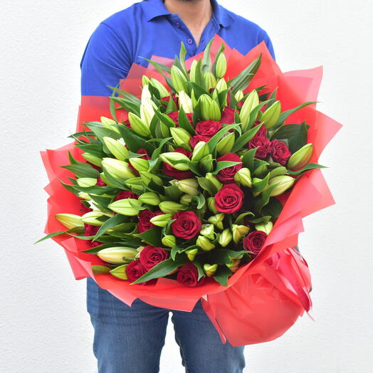 Лилия с розами