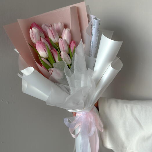 Tulip Grace - Lush Bouquet