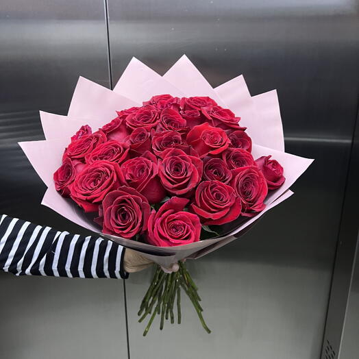 25 красных роз
