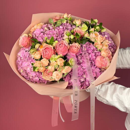 Soft Sunset: Bouquet of Hydrangeas and Roses