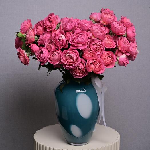 25 rosas Julieta Cerise en un jarrón de vidrio  6925