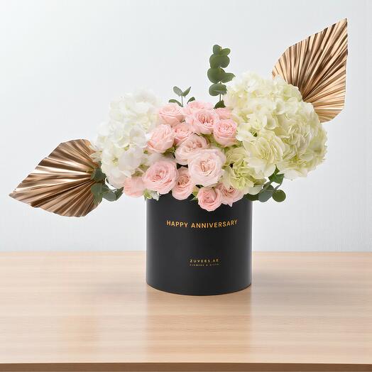 Коробка с цветами «Золотая Грация» на годовщину