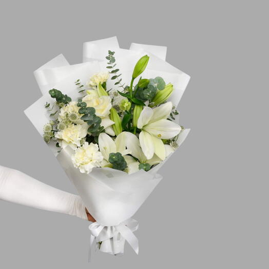 Жест _ Букет белой лилии с белой розой и гвоздиками