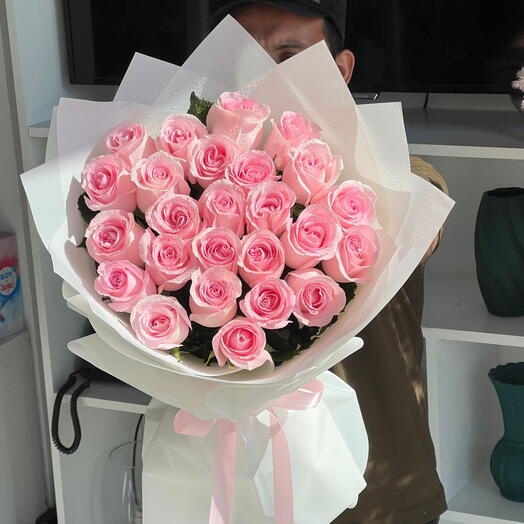 Нежный букет из конфет для девушки