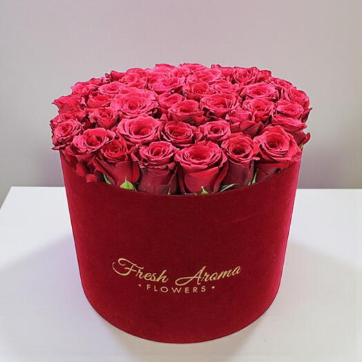 Гигантская коробка с розами «Любовь»