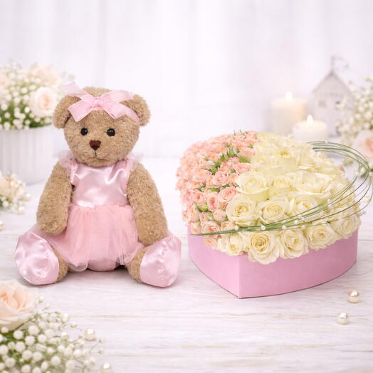 Коробка с розами Royal Pearl Love в форме сердца со свадебным мишкой