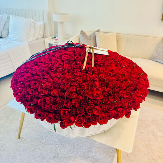 Корзина из красных роз XXL