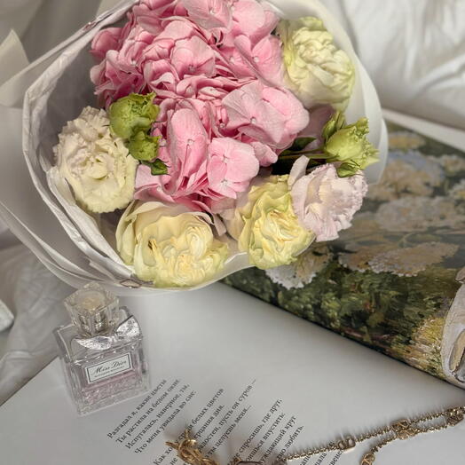 flowers bouquet with hydrangeas, roses and eustoma