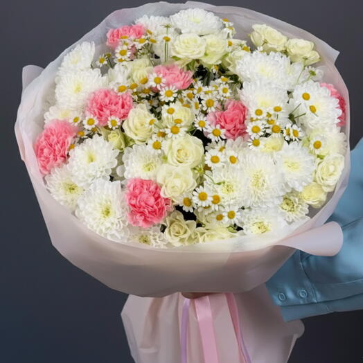 Luminous Shield Bouquet (Large)