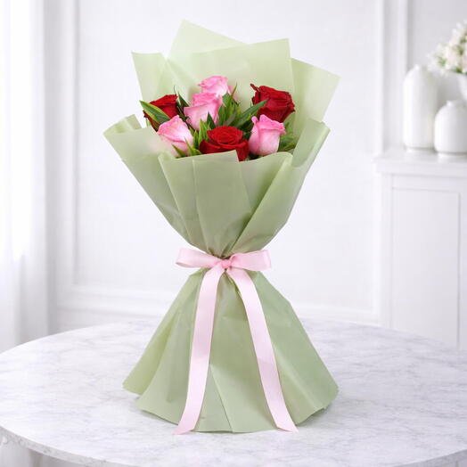 Букет из 7 смешанных роз Garden Blush Charm