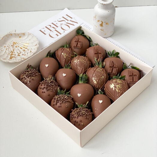 Peony Strawberry in Chocolate