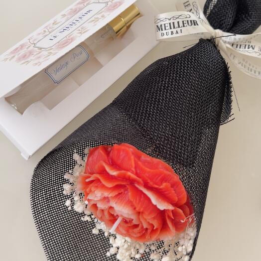 Red rose scented candle with perfume - vintage rose