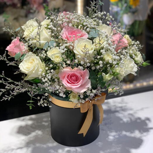 Подарочный розовый цветок в коробке