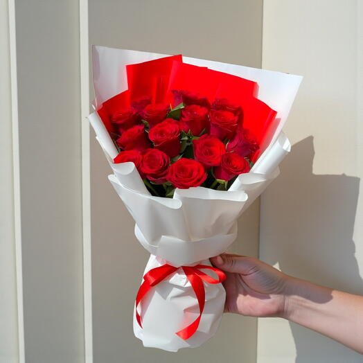 Букет из 15 красных роз