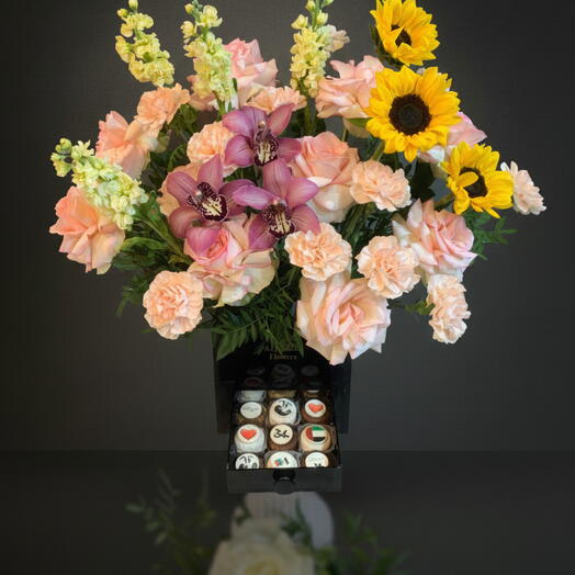 Акриловая коробка с цветами и шоколадными конфетами (9 шт) - с принтом