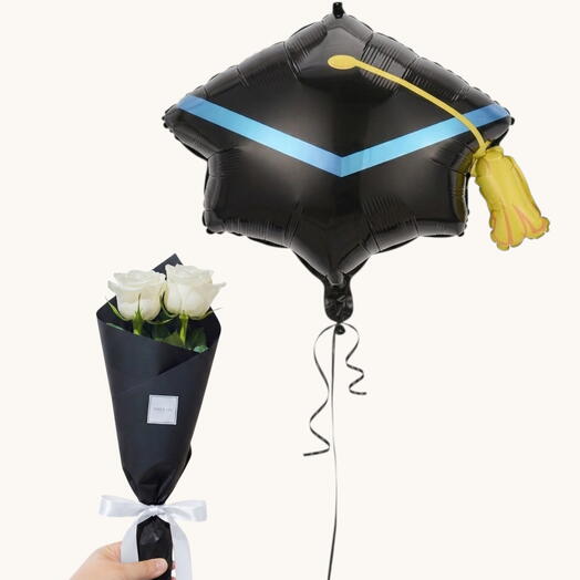 Paquete de globo con forma de birrete de graduación y ramo de rosas blancas | Entrega de regalos en Abu Dabi