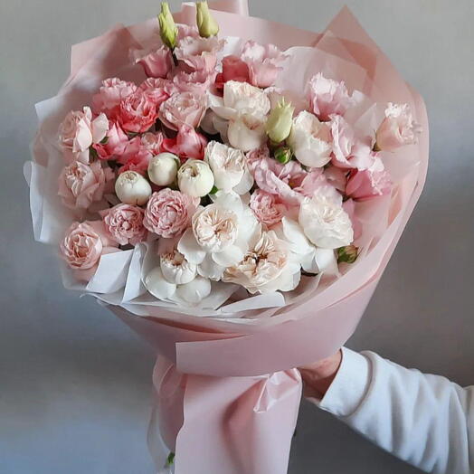 САДОВЫЕ РОЗЫ ЛИЗАНТЫ В КРАСИВОМ BQT