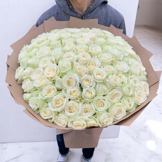 Gentle Ohara White Rose Bouquet – 70 Cream Roses Wrapped in Craft Paper for Elegant Gifting
