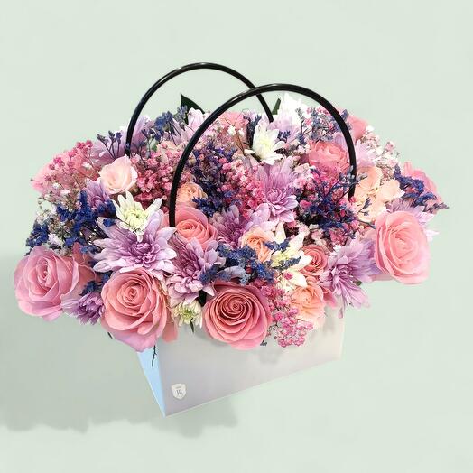 Корзина пастельных цветов