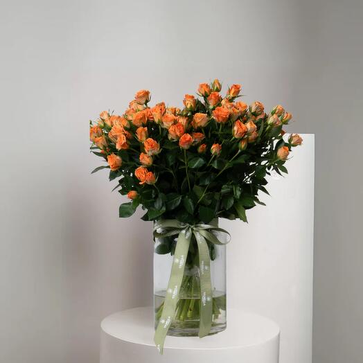 Кустовая роза, оранжевая красотка, ваза