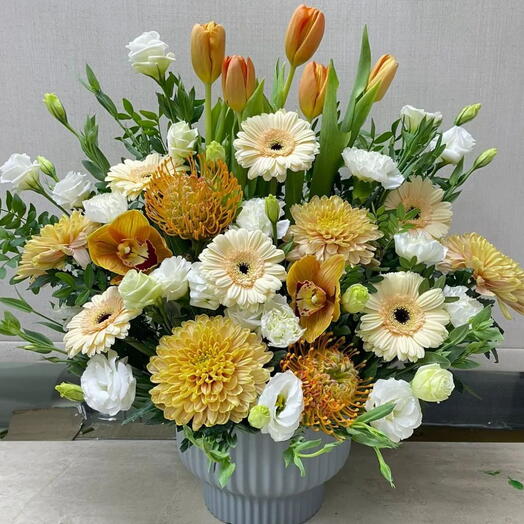 Creem vase arrangement