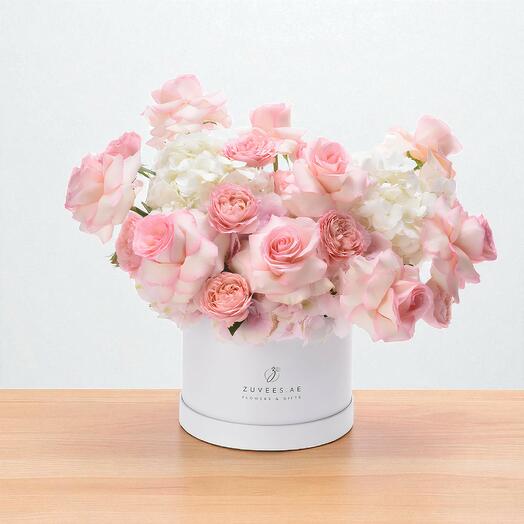 Коллекция розовых коробок с таффи