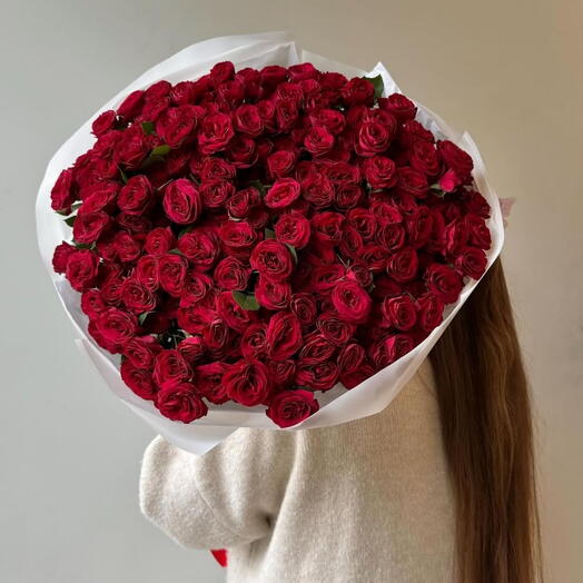 Это так романтично — премиальный букет красных кустовых роз