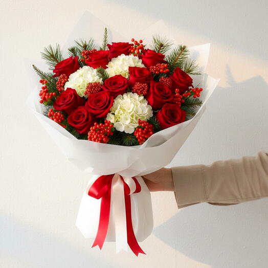 12 красных роз, гортензия  праздничная зелень