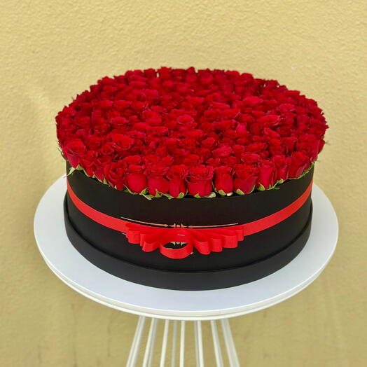 200 red roses in a box