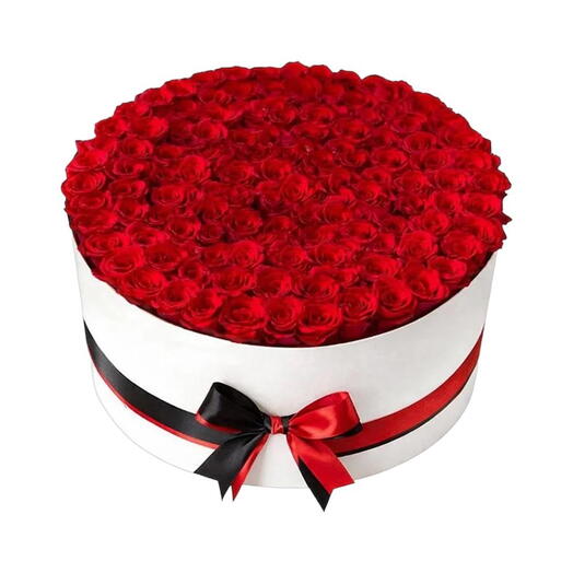 Круглая белая коробка с розами