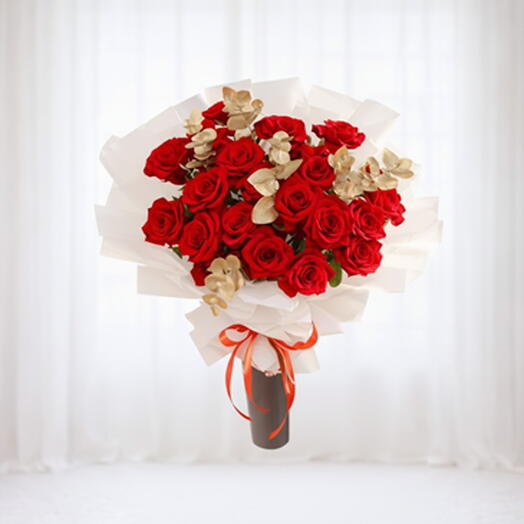 Роскошный букет красных роз