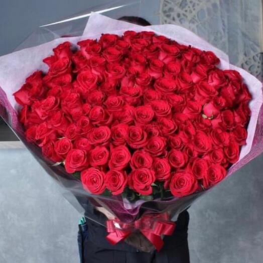 Bouquet of red roses 101