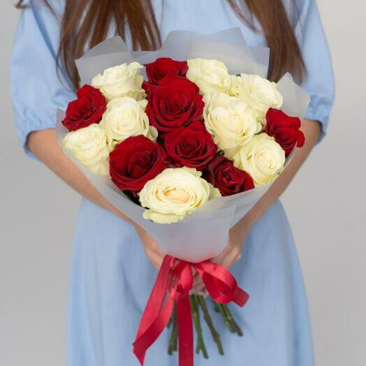 15 красных и белых роз A - 1942