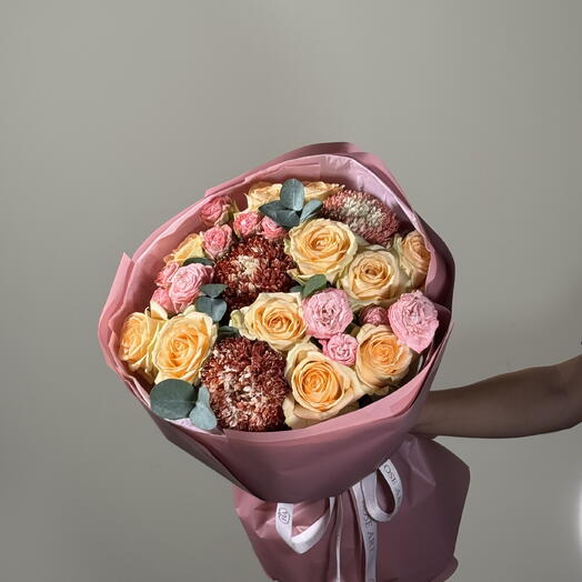 Green Chrysanthemums  and Roses Bouquet