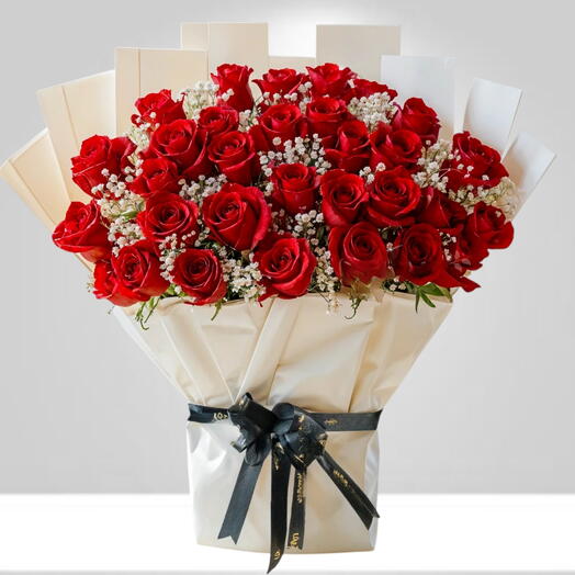 La Rose Bella Premium Red Rose Designer Bouquet