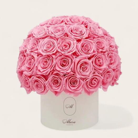 99  розовая роскошная композиция в шляпной коробке