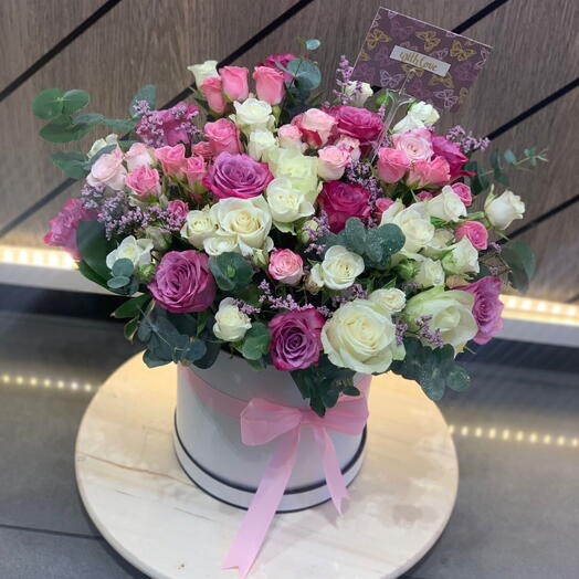 Mix premium de roses violettes en boîte