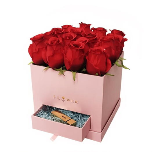 25 красных роз с конфетами Ferrero в розовой коробке