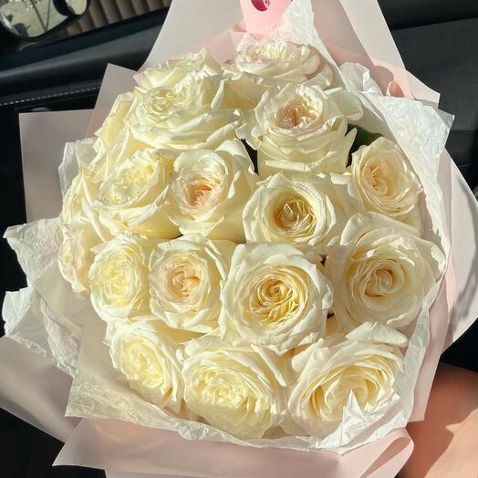Bouquet of white roses
