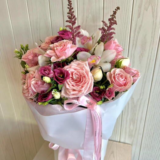 Mix pink and burgundy rose bouquet