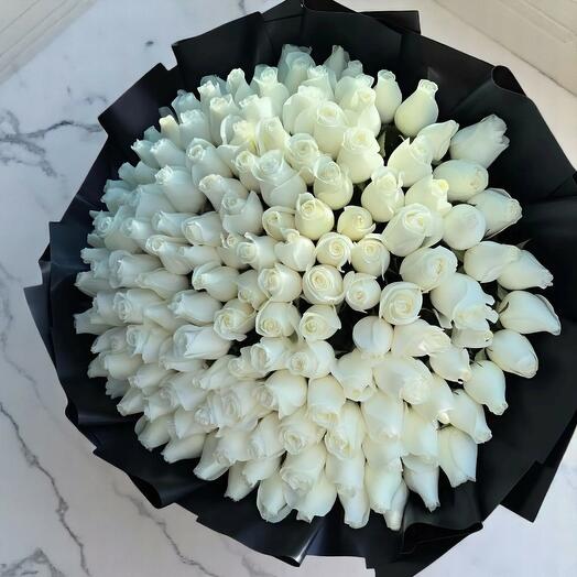 Safa Bouquet – 99 White Roses in Luxurious Black Wrapping