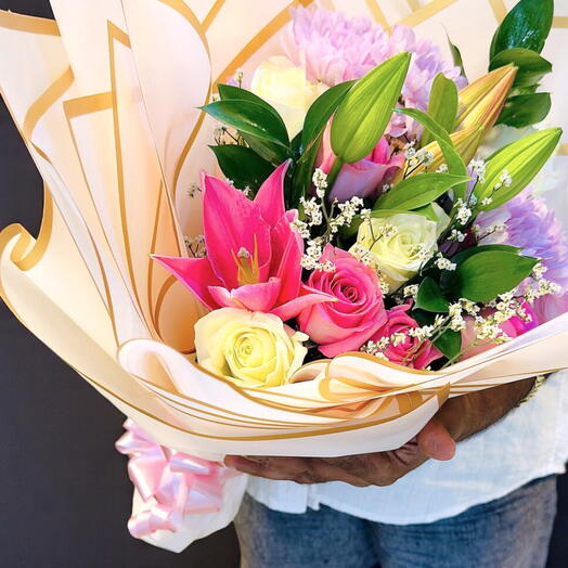 Румяная элегантность – букет из смешанных розовых цветов