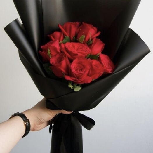 Ramo lujoso de exquisitas rosas rojas