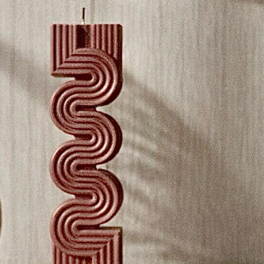 The sculpted pillar (pink)