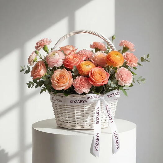 Персиковый сорбет: плетёная корзина цвета слоновой кости