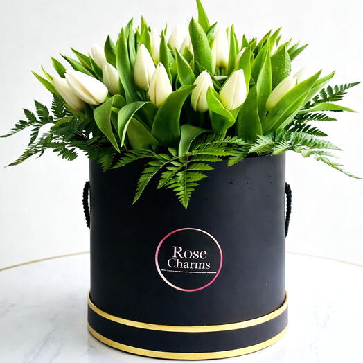 25 ساقًا من توليب أبيض فاخر في صندوق أسود مميز