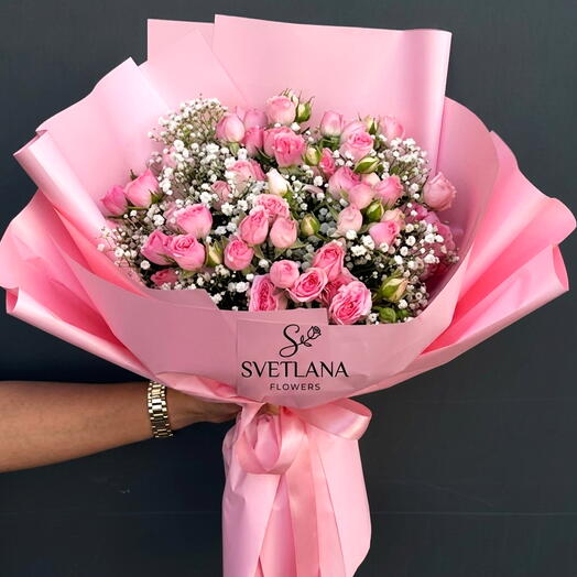 باقة ورود بخاخية بلون وردي ناعم من Blush Whisper