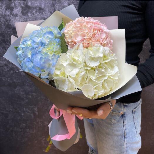 Hydrangea Trio Bouquet-599